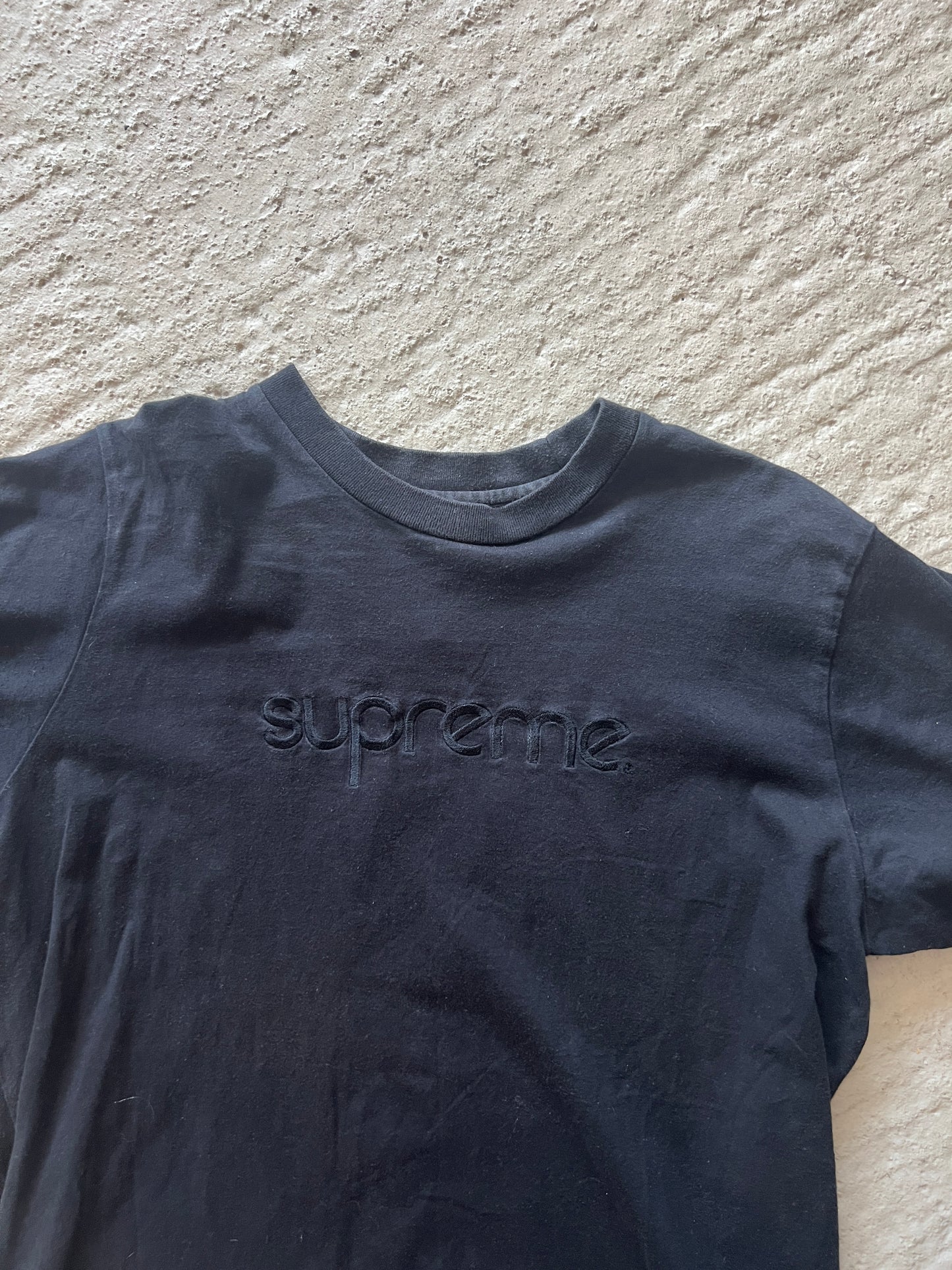 Supreme Tonal Embroidered Tee Gr. L